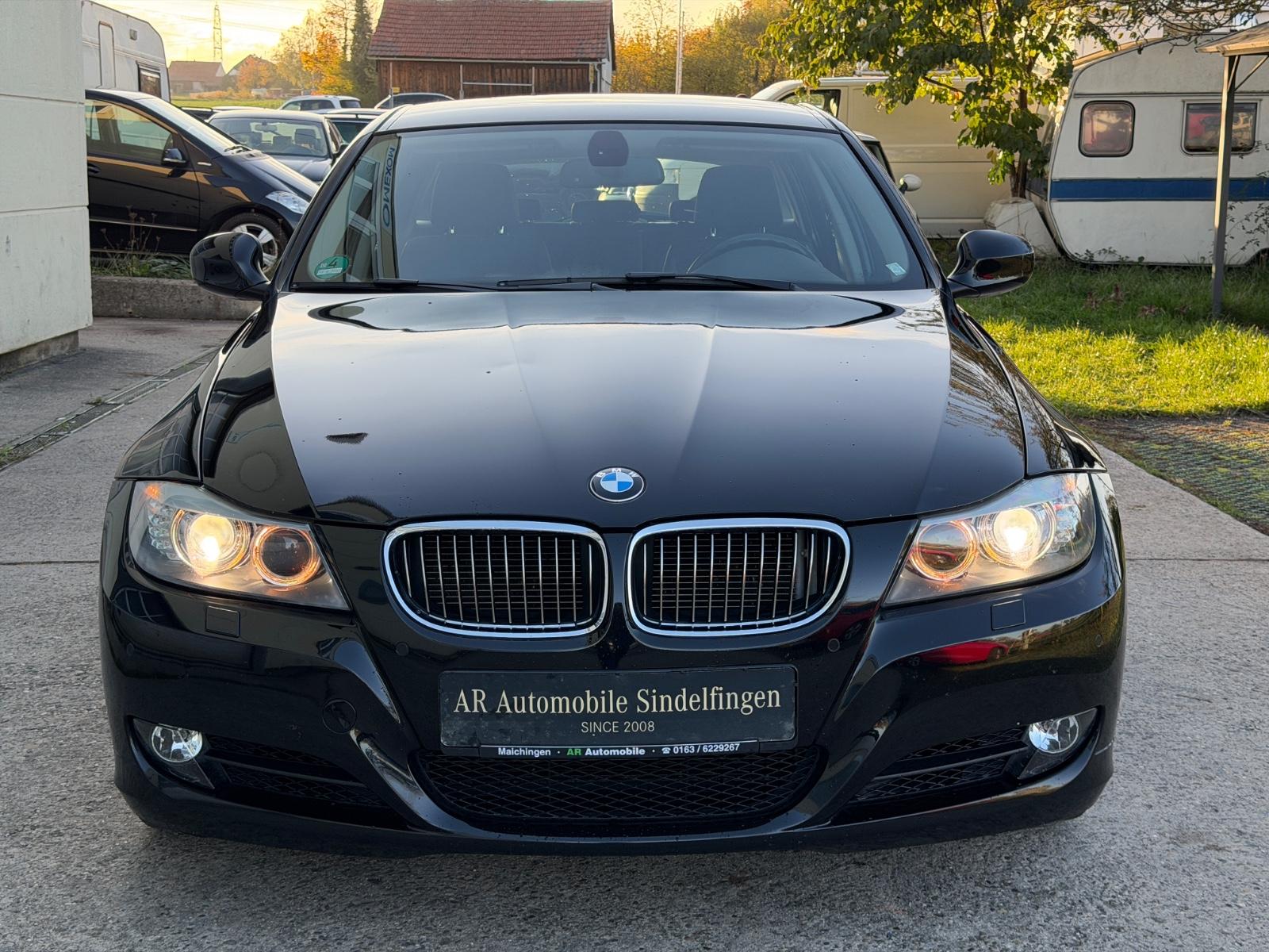 BMW 325 2011 — салон