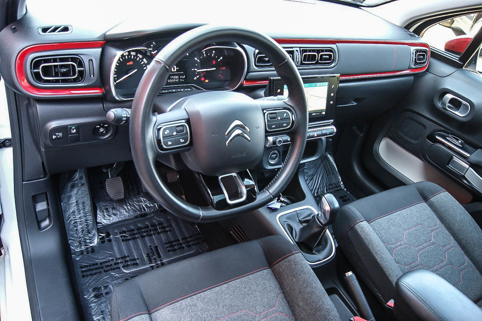 Fahrzeugabbildung Citroën C3 Shine 1.2 VTi PANORAMA KAMERA DASHCAM KEYLESS