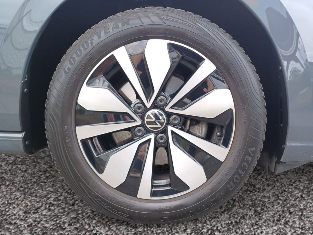 Fahrzeugabbildung Volkswagen Golf 2.0 TDI DSG Life Navi, AHZV, ACC, Kamera