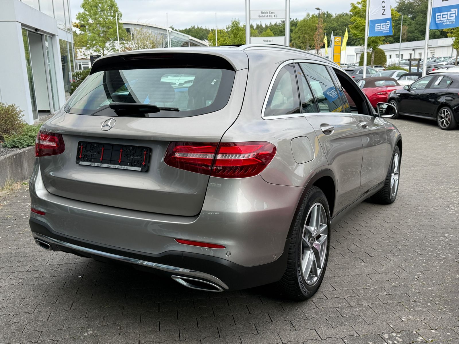 Fahrzeugabbildung Mercedes-Benz GLC 220 d 4Matic AMG Line PANO LED NAV