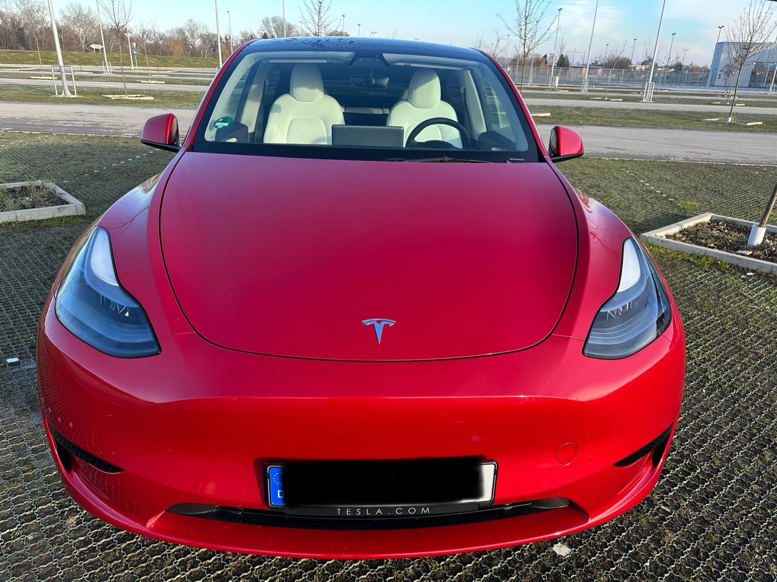 Tesla Model Y  RWD 20 Zoll  Red Multi-Coat foto 3