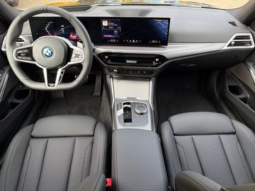 BMW 330e xDrive Touring M Sportpaket Head-Up DAB