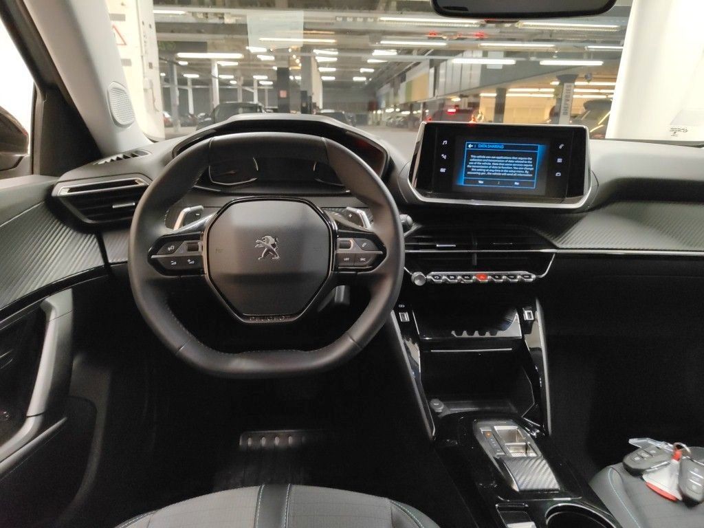 Fahrzeugabbildung Peugeot 2008 Allure 1.2T LED/NAVI/PDC/R´CAM/ALU
