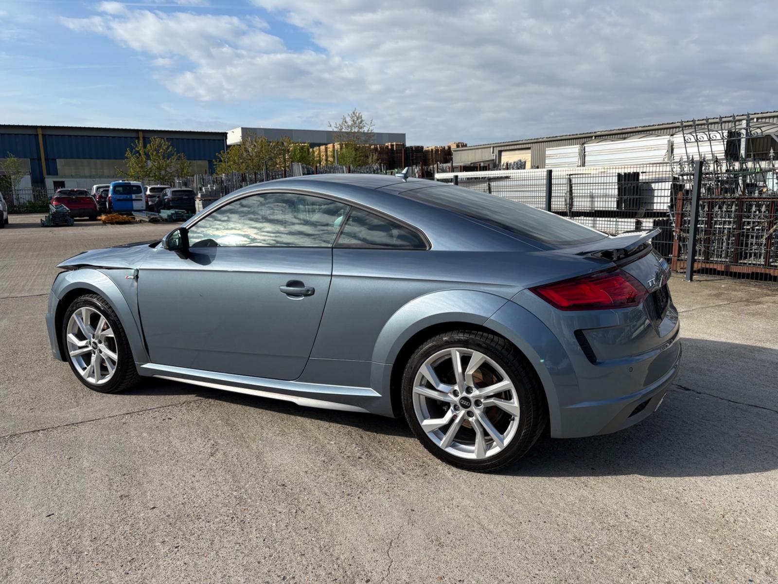 Audi TT S-LINE 2.0L  / S-TRONIC