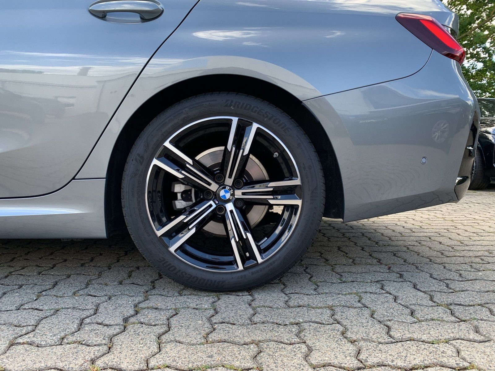 BMW 320d xDrive Touring M Sport Aut AHK Dr.As.Prof H foto 3
