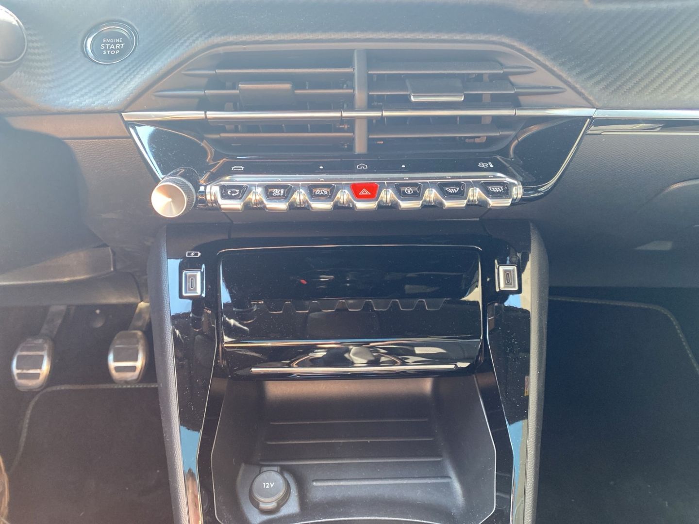Fahrzeugabbildung Peugeot 208 GT 1.2 PureTech 100 EU6e *Navi*RFK*Sitzh.*LE