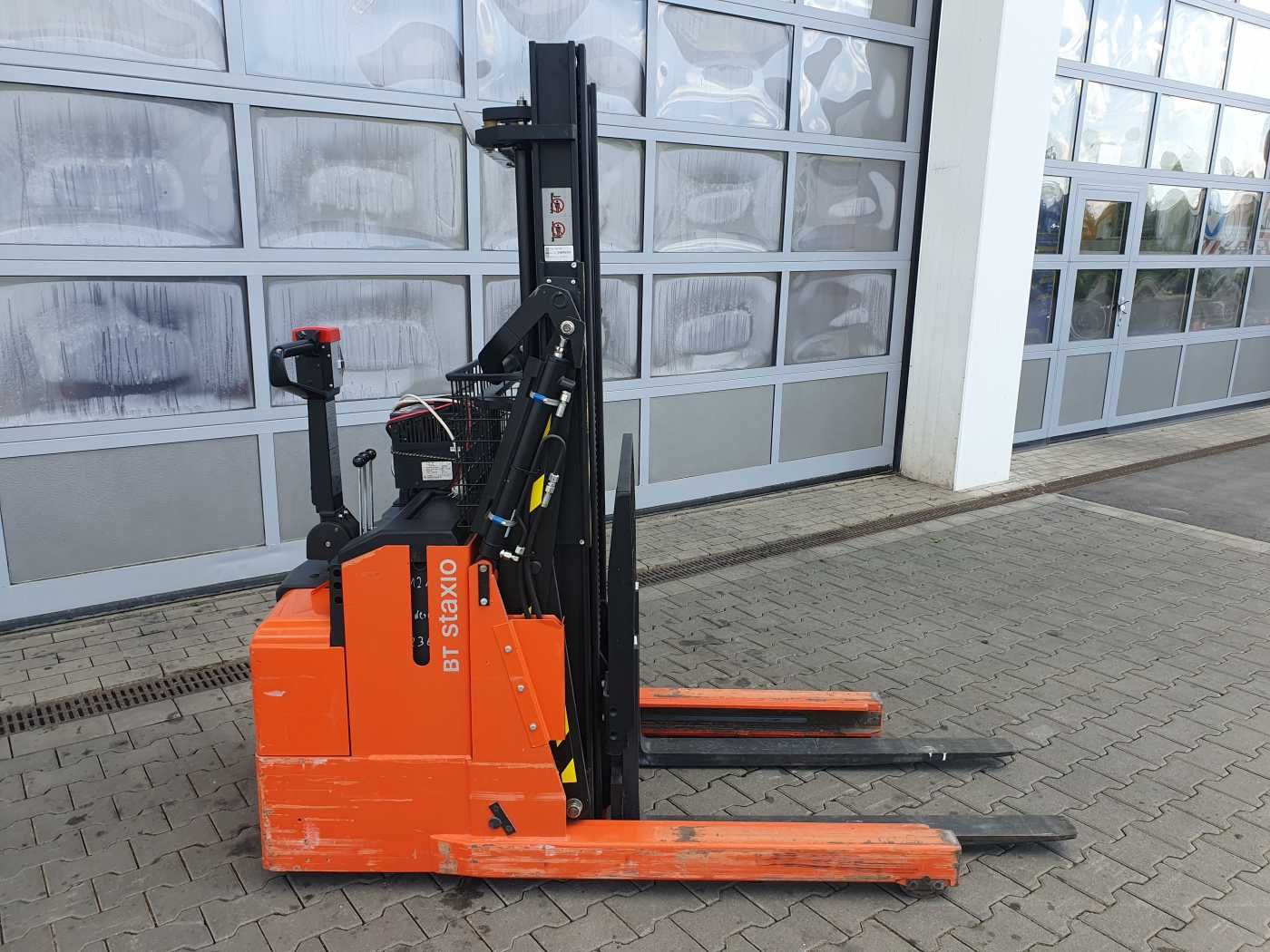 Fahrzeugabbildung Toyota RWE 120 / Schubmaststapler / Duplex:2.9m / 257h!