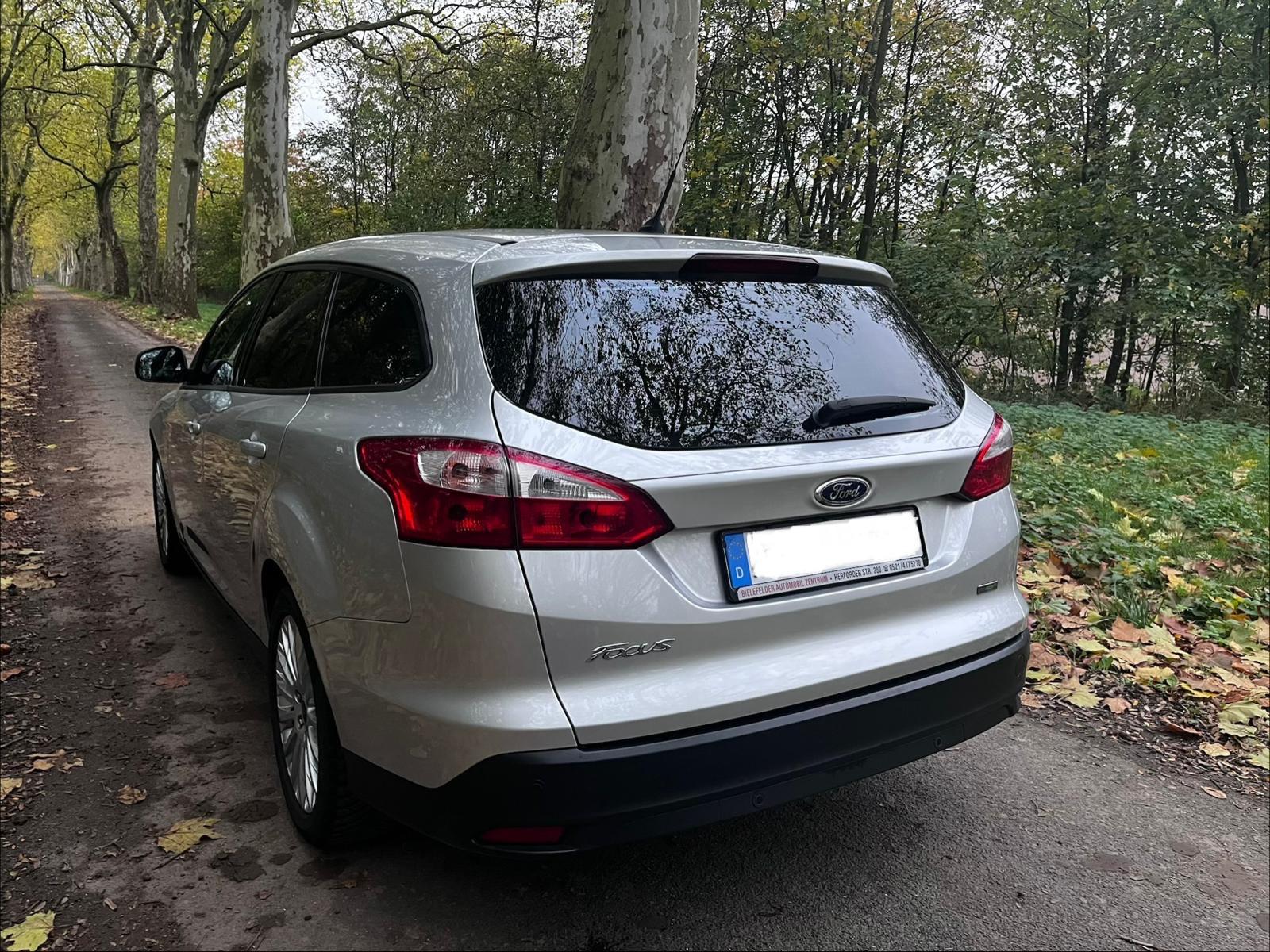 Ford Focus 2013 — вигляд ззаду