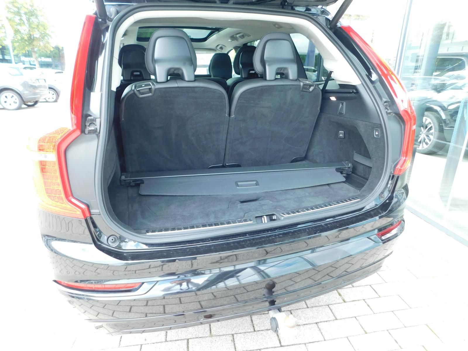 Fahrzeugabbildung Volvo XC90 B5 D Plus Dark