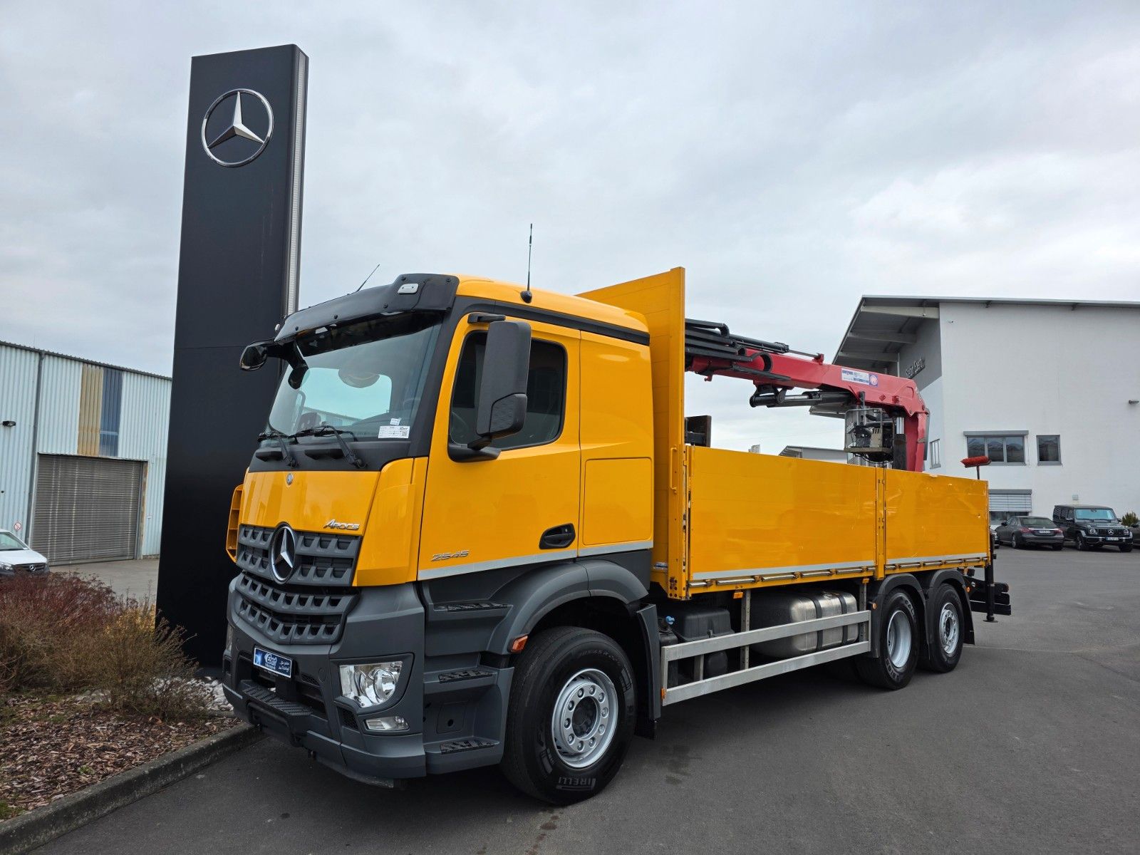 Fahrzeugabbildung Mercedes-Benz Arocs 2545 L 6x2 HMF 2110L Zange Retarder