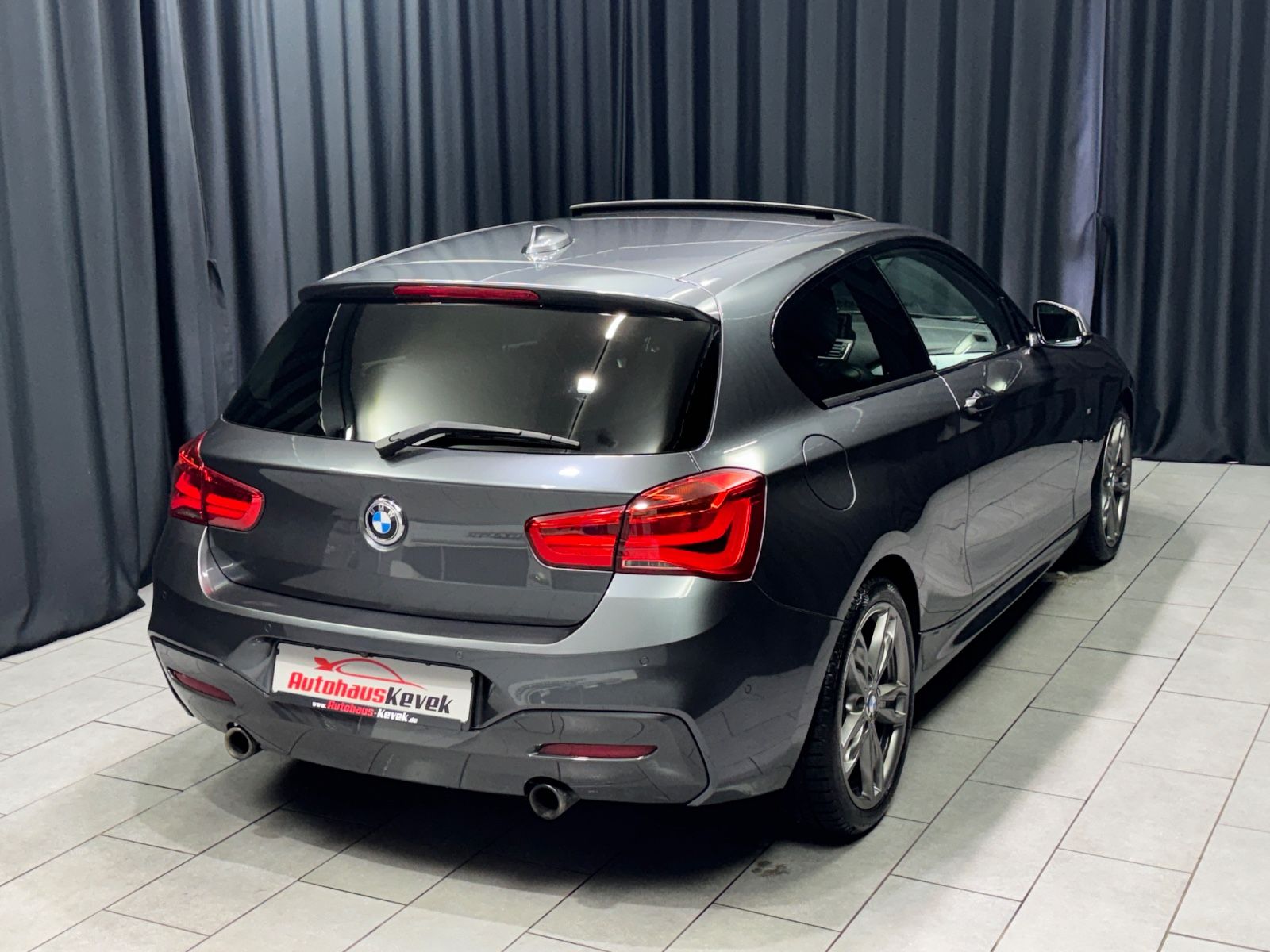Fahrzeugabbildung BMW M135 i xDrive|AUTOMATIK|H&K|NAVI|KAMERA|