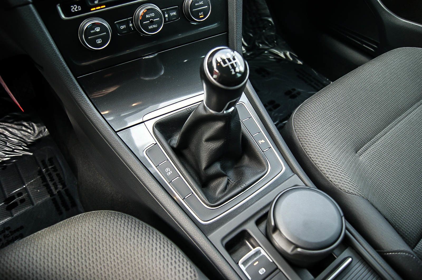 Fahrzeugabbildung Volkswagen Golf VII Variant 1.0TSI SOUND NAVIGATION ACC App