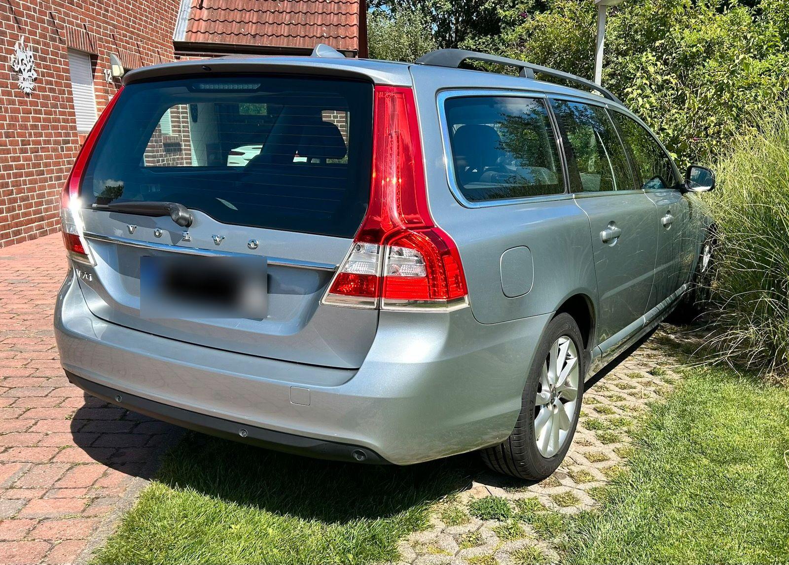 Volvo V70 2013 — interior