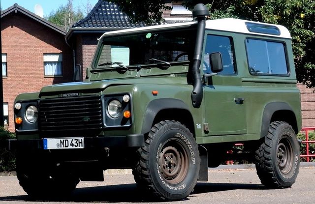 Land Rover Defender 90 2,5 L TDI  Station Wagon   88821 km