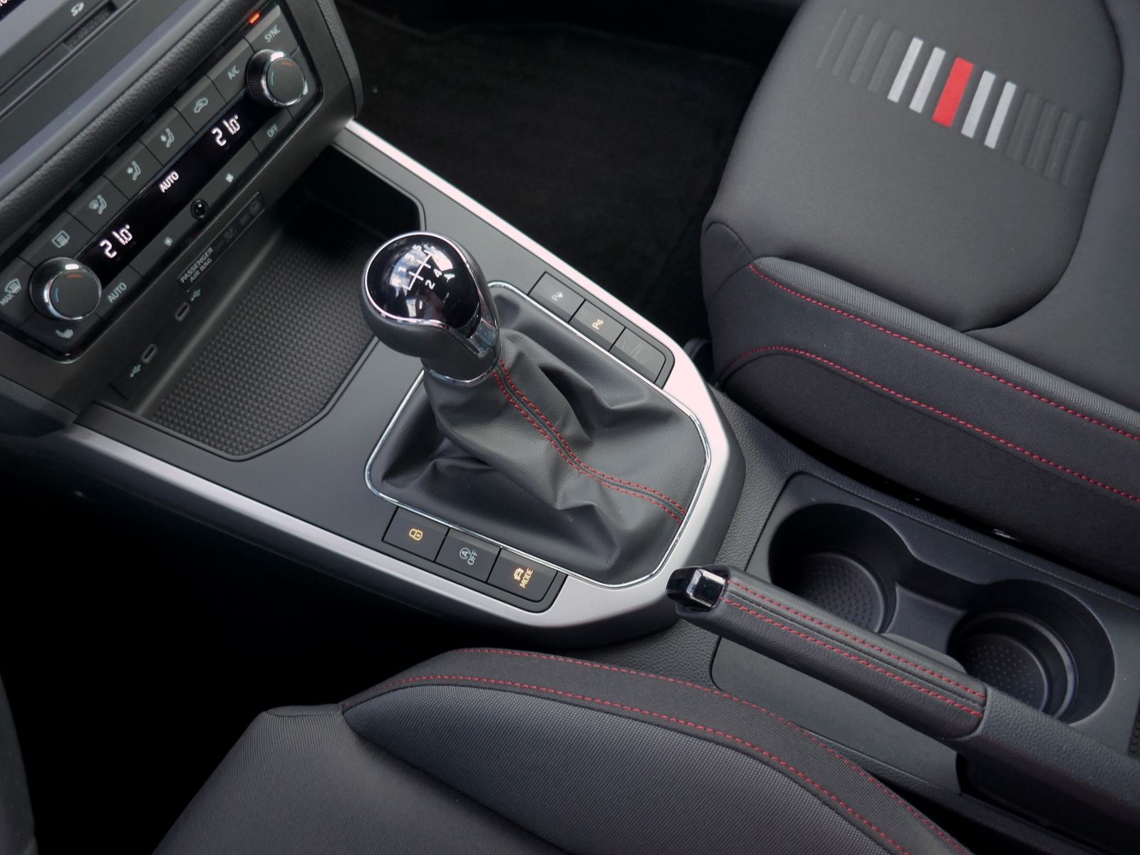 Fahrzeugabbildung SEAT Arona FR 1.0 TSI | RFK GRA