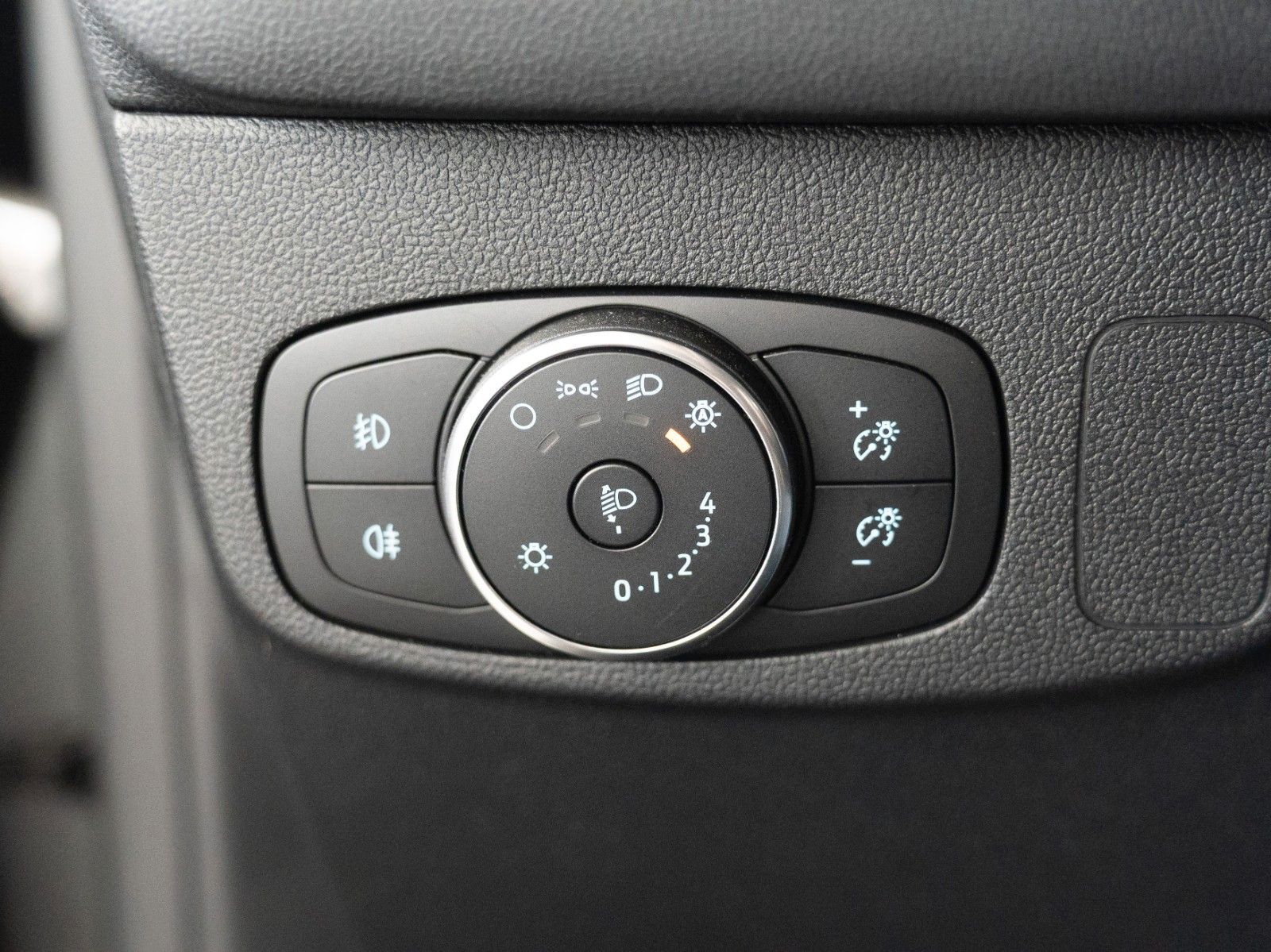 Fahrzeugabbildung Ford Focus Lim. ST-Line X AUTOM./PANO/SITZHZG./KAMERA