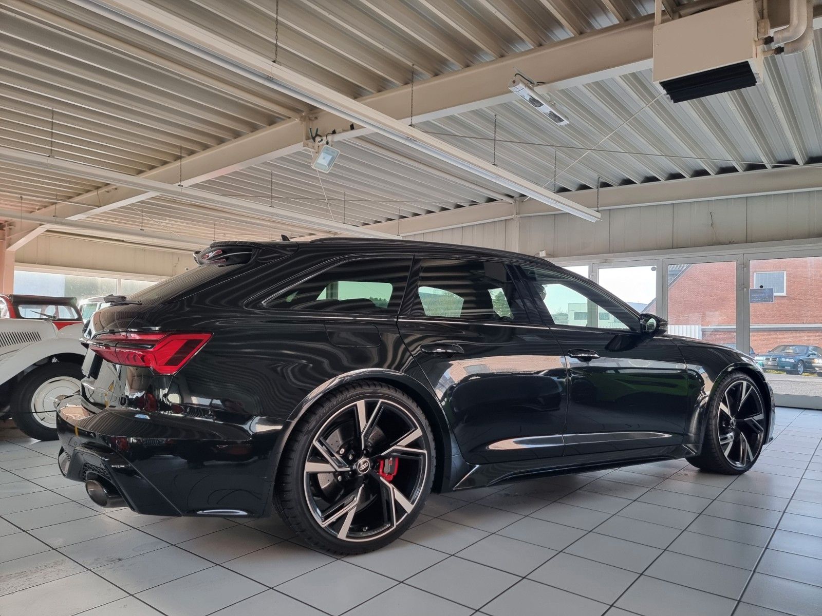 Fahrzeugabbildung Audi RS6/Dynamik Plus/Keramik/Sportabgas/RS-Fahrwerk