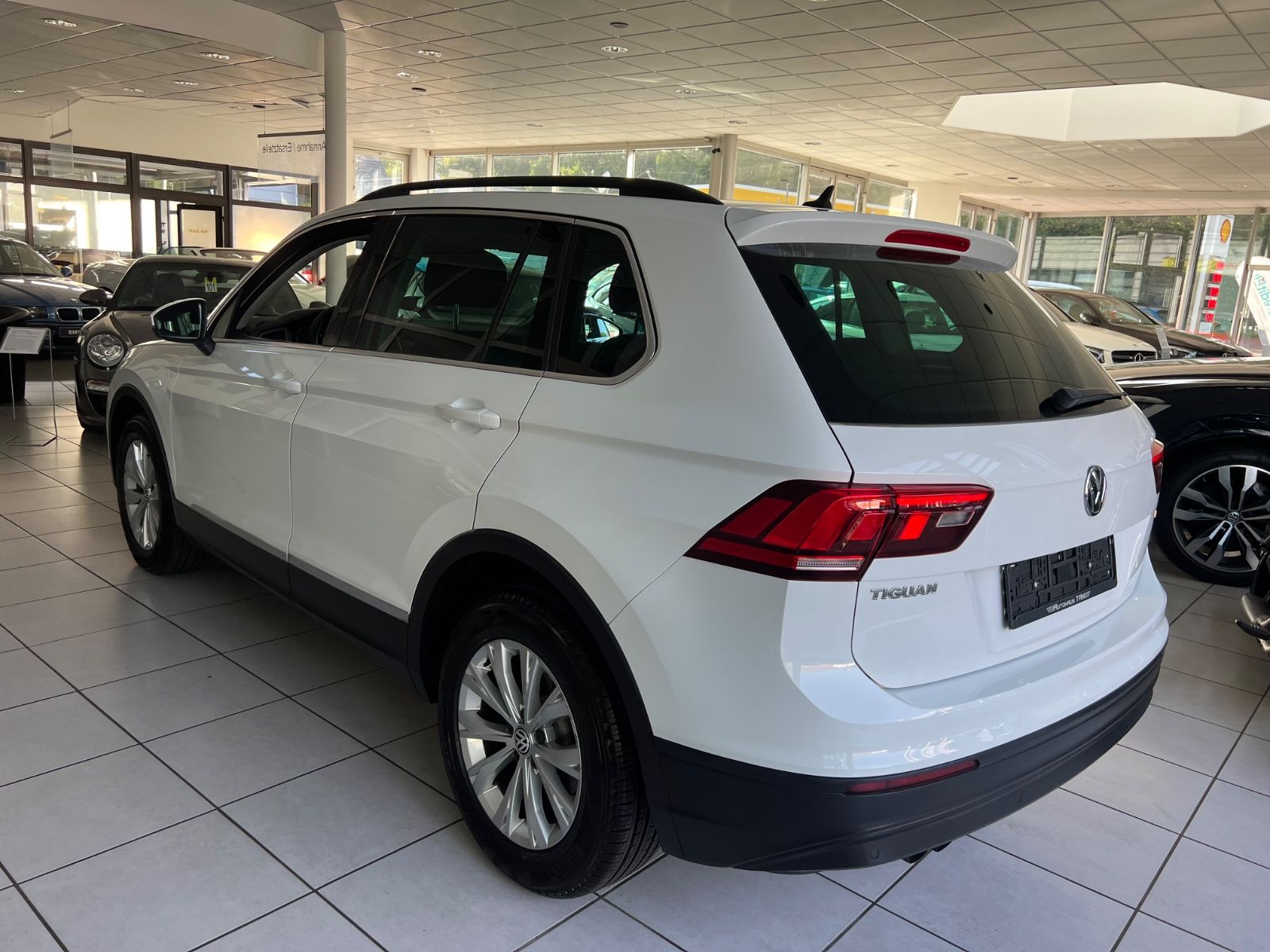 Fahrzeugabbildung Volkswagen Tiguan 1.4TSI DSG Comfortline *LED*NAVI* 1.HAND*