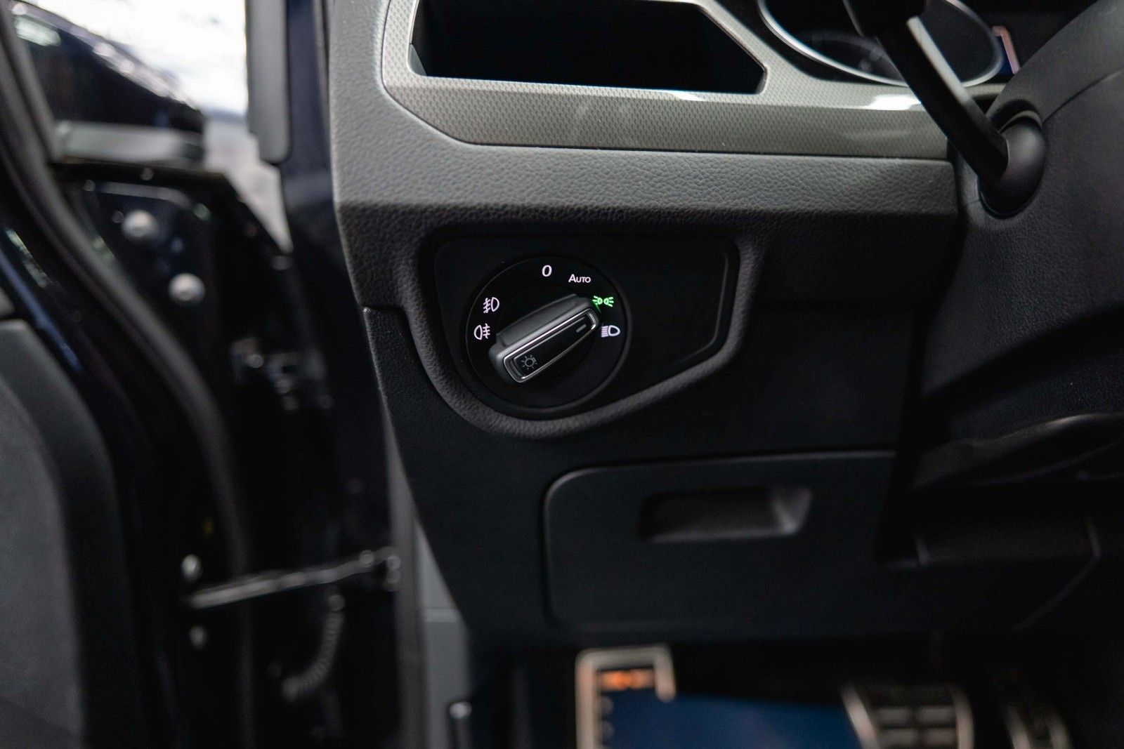 Fahrzeugabbildung Volkswagen Touran 1.6 Comfortline IQ.Drive | 7 Sitze | ACC