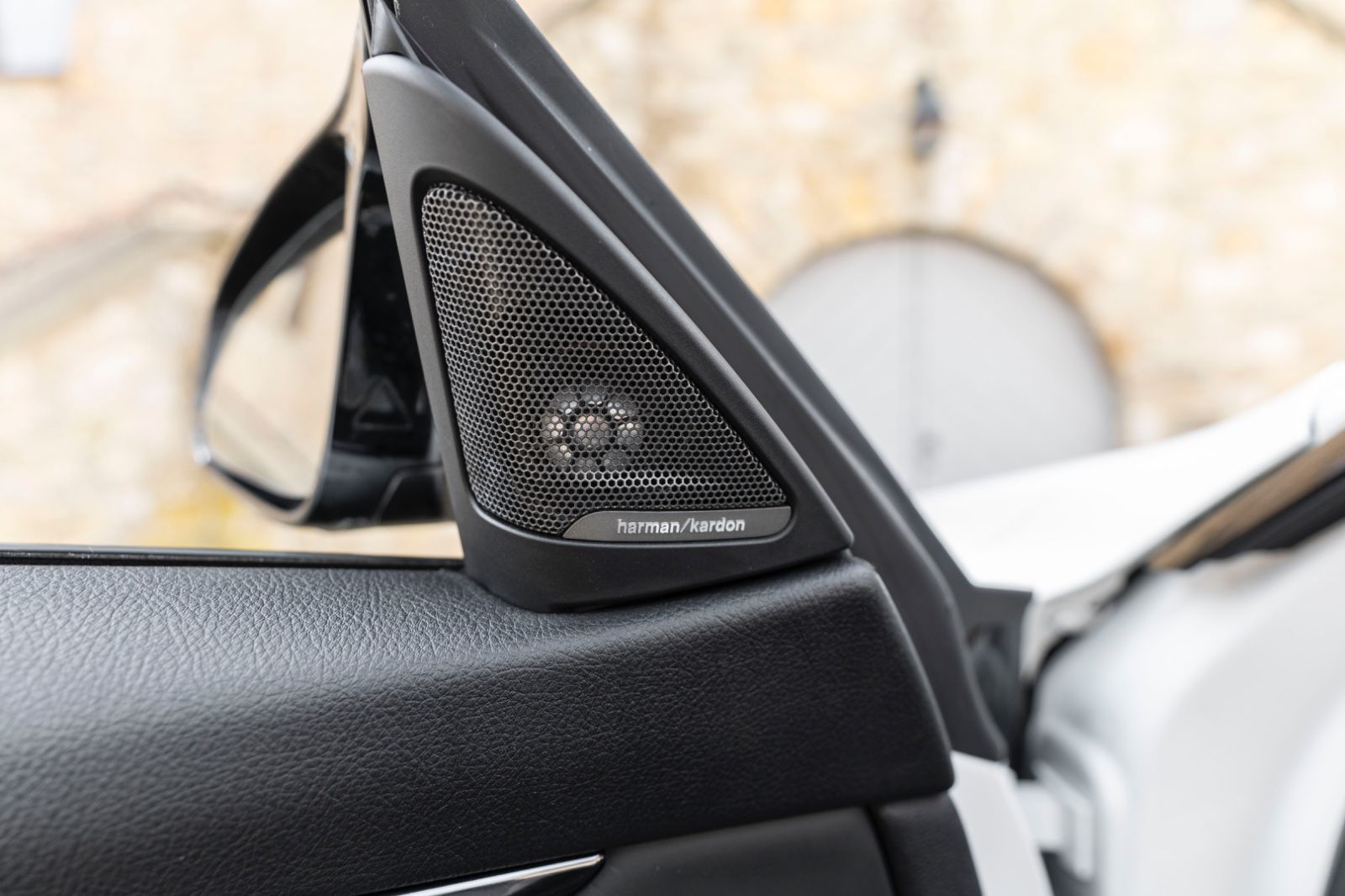 Fahrzeugabbildung BMW M4 Kabrio HUD LED KAM TOTW H&K DKG PDC CARBON