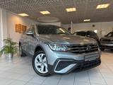 Volkswagen Tiguan Allspace 1.5 TSI DSG Life*ACC*AHK*7Sitzer - Volkswagen Tiguan Allspace aus 2025