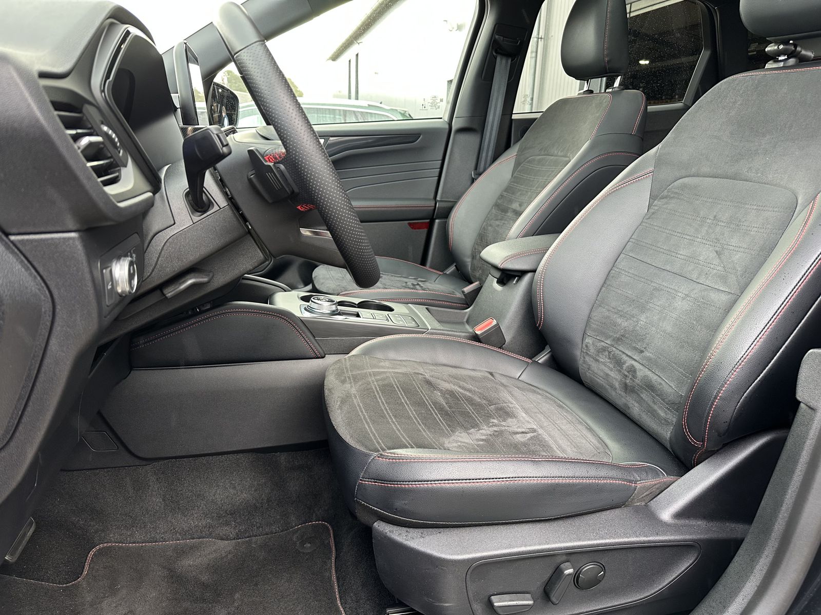 Fahrzeugabbildung Ford Kuga ST-Line X NAV+LED+PANORAMA+ACC+KAMERA+1HD