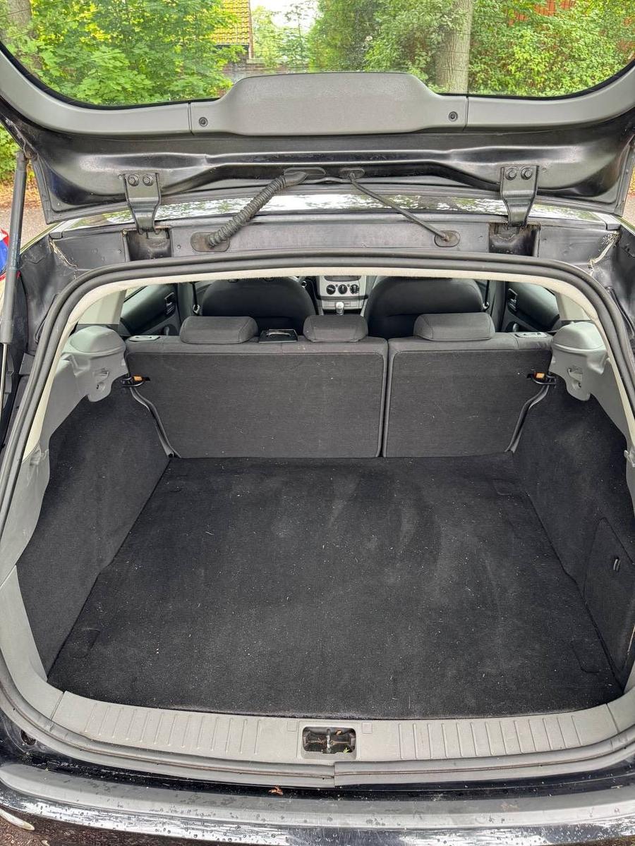 Ford Focus 2010 — photo 14