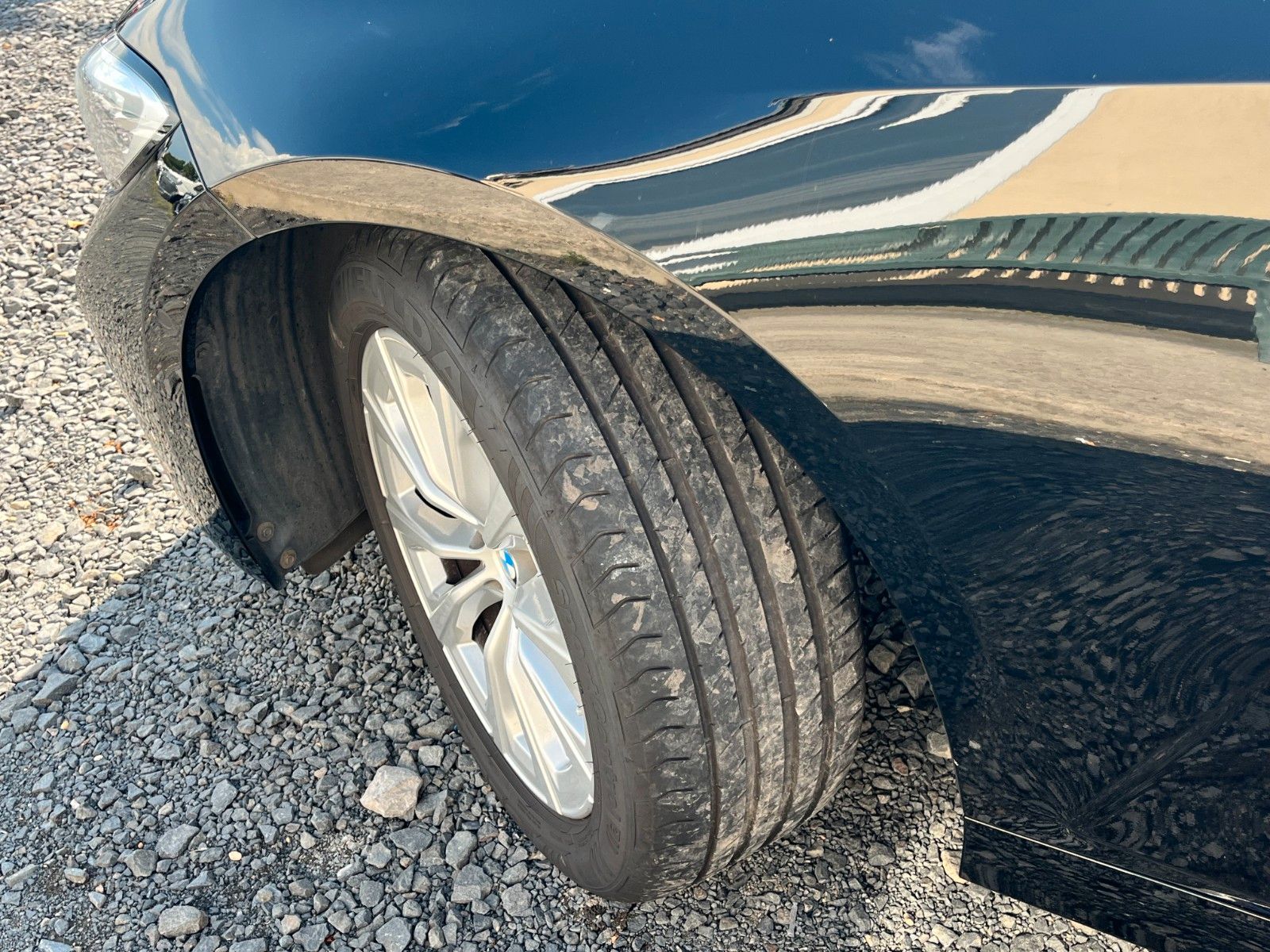 Fahrzeugabbildung BMW 318d Tour Navi Leder Kamera HUD Alarm SPORTSITZE