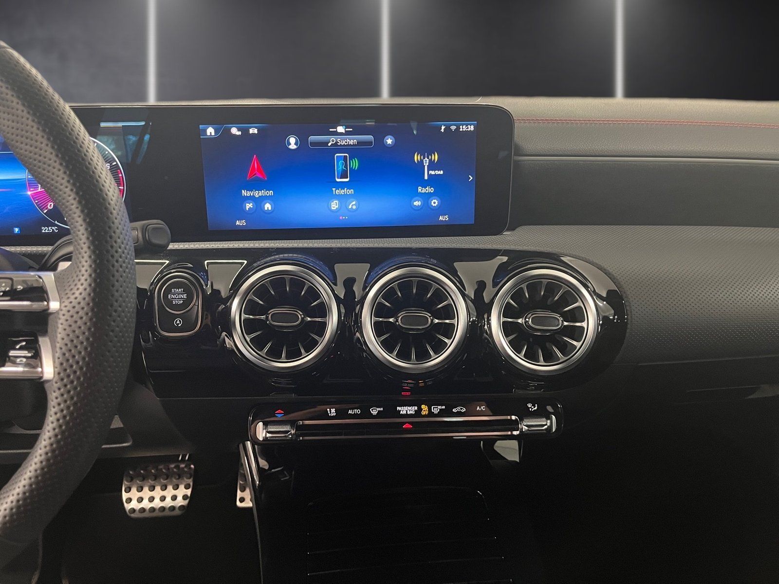 Fahrzeugabbildung Mercedes-Benz CLA 180 SB AMG Adv.*LED*Kamera*18"*CarPlay*Easy*