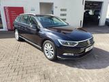 Volkswagen Passat Variant 2.0 TDI Highline Navi LED ACC SHZ - VW Passat Variant Gebrauchtwagen in Stuttgart