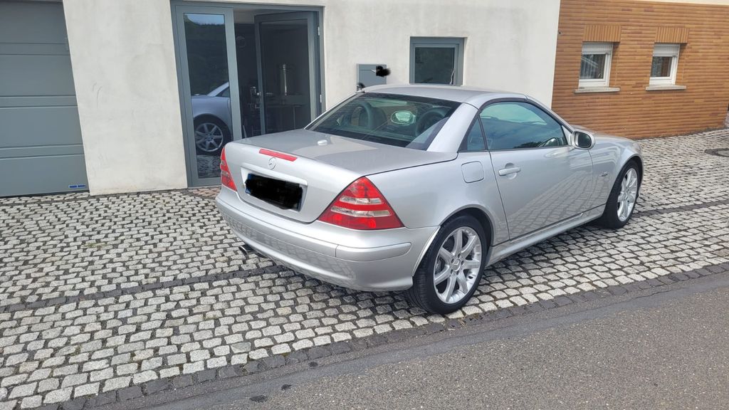 Mercedes-Benz SLK 230
