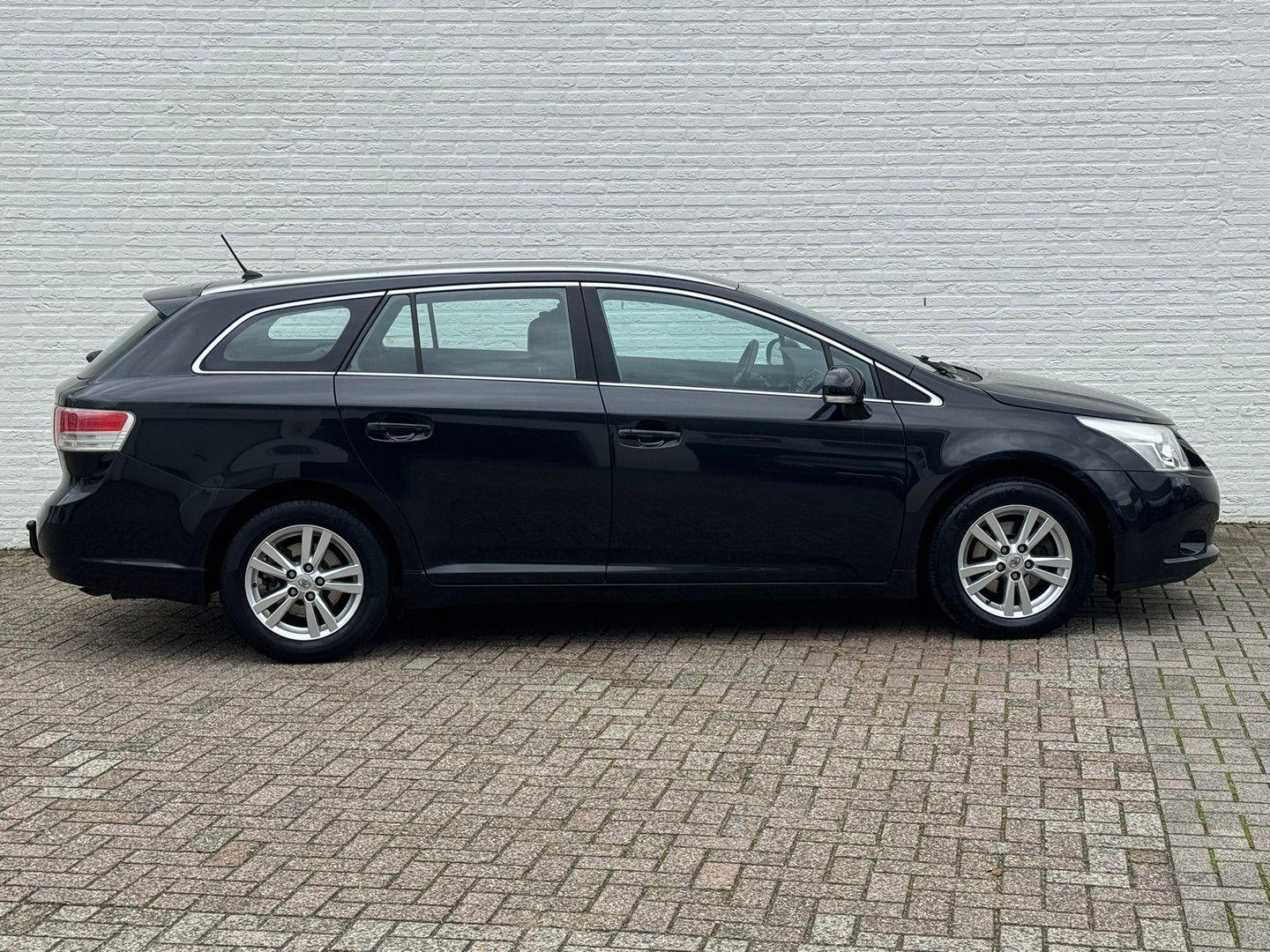 Toyota Avensis 2010 — photo 13