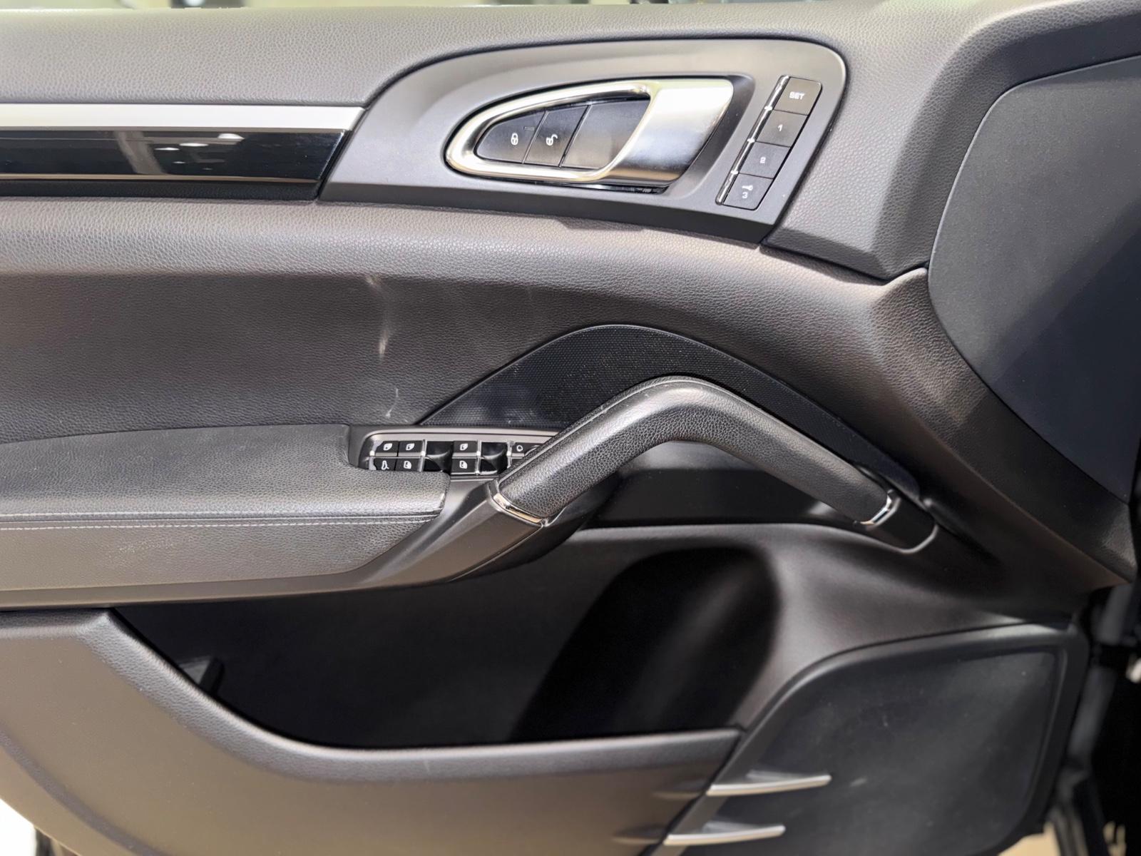 Porsche Cayenne 3.0 d Pano/Leder/Xenon/Navi/Kamera