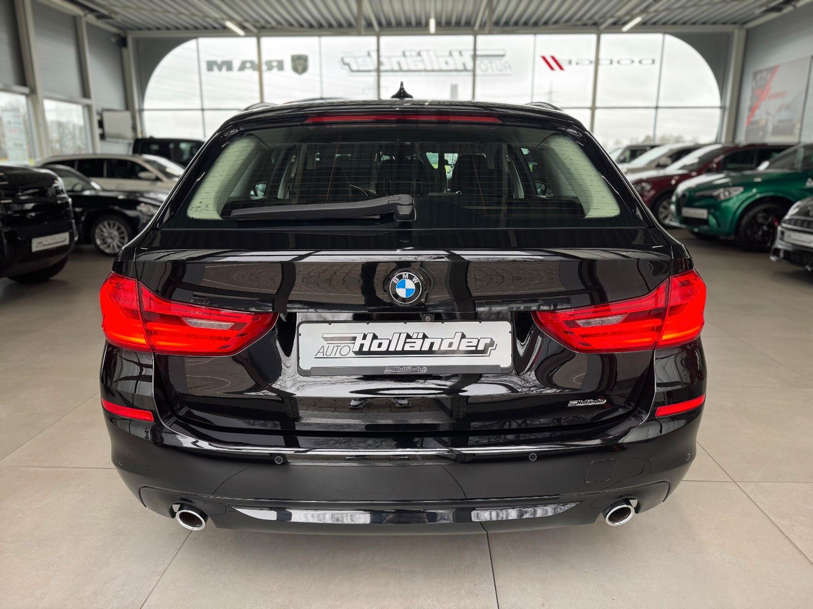 Fahrzeugabbildung BMW 520 d Touring "Business-P. Navi Connected Plus"