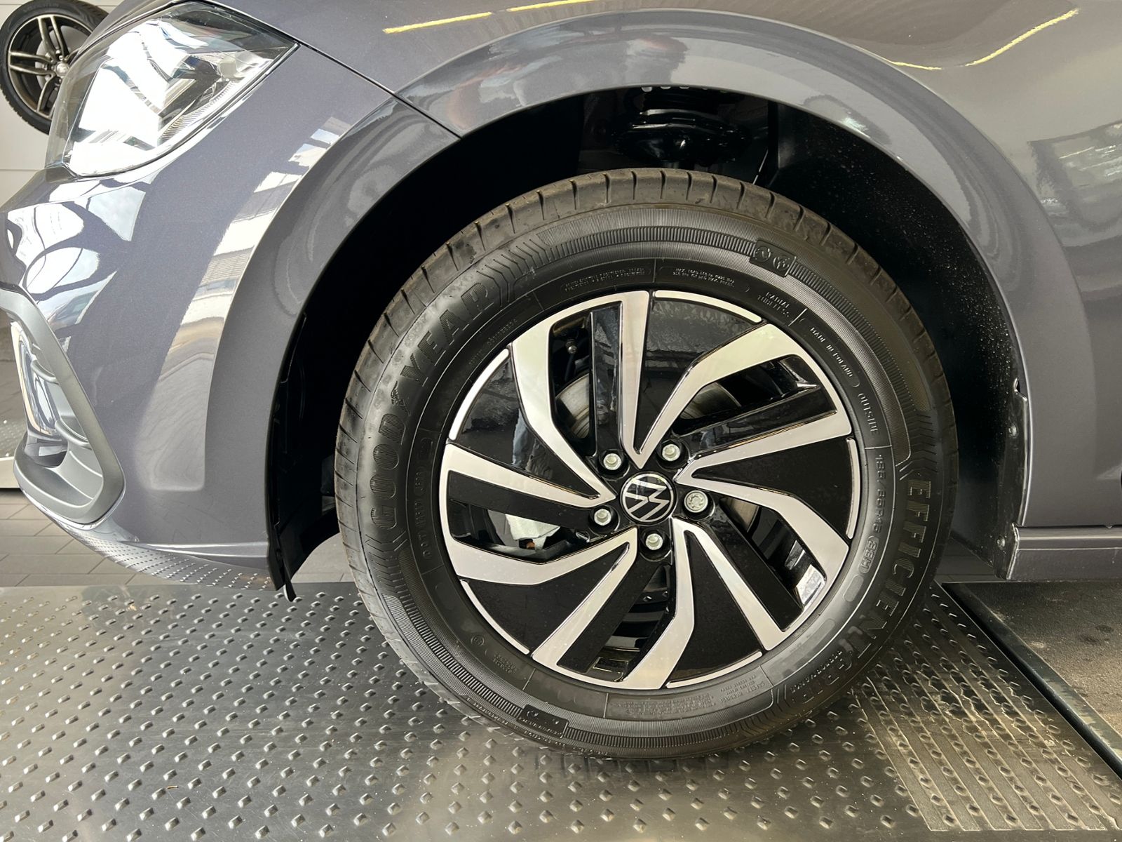 Fahrzeugabbildung Volkswagen Polo Life 1.0 TSI *LED, App Connect, PDC, Kamera