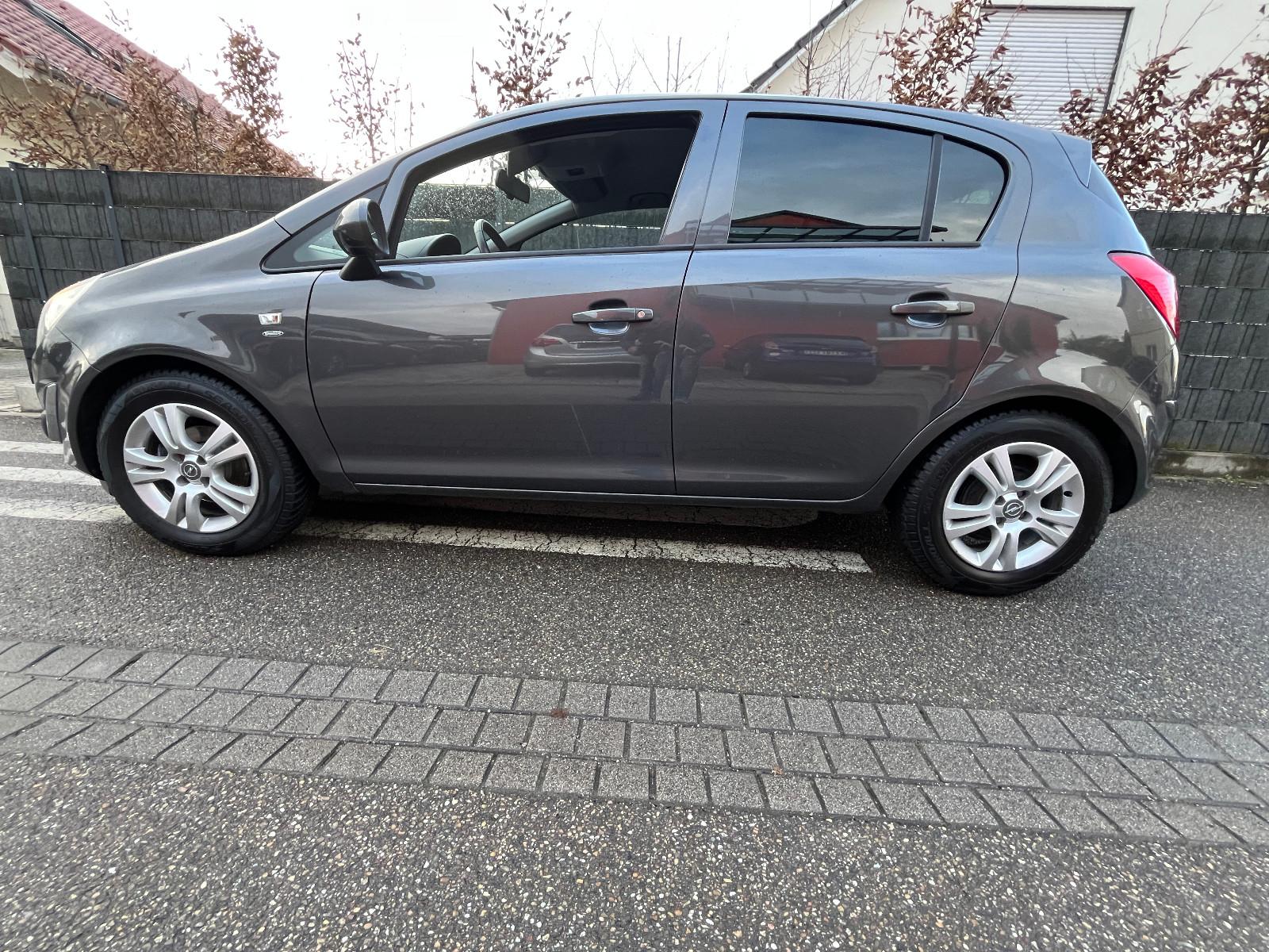 Opel Corsa D Satellite - gepflegtes Rentnerfahrzeug