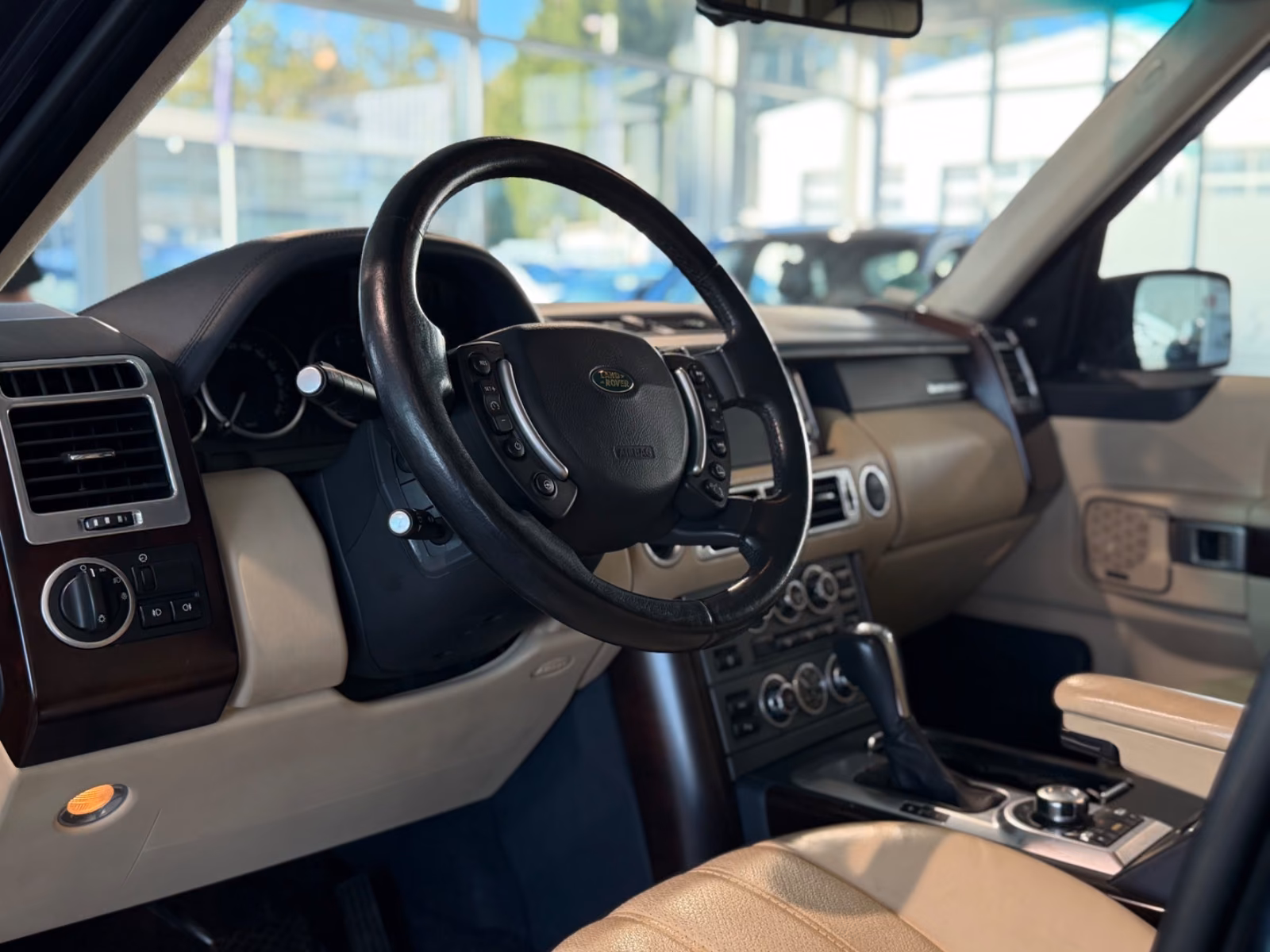 Land Rover Range Rover 3.6 TDV8 Vogue | 272 ch | BVA | GPS | Toit ouvrant | Chauffage stationnaire | Sièges chauffants et ventilés | Attelage