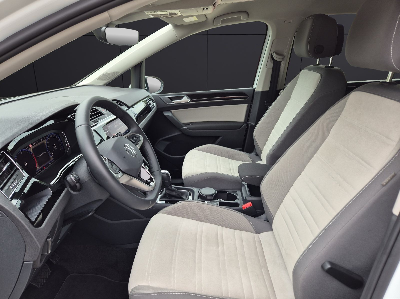 Fahrzeugabbildung Volkswagen Touran TDI Highline DSG 7-Si LED AHK Navi AID AC