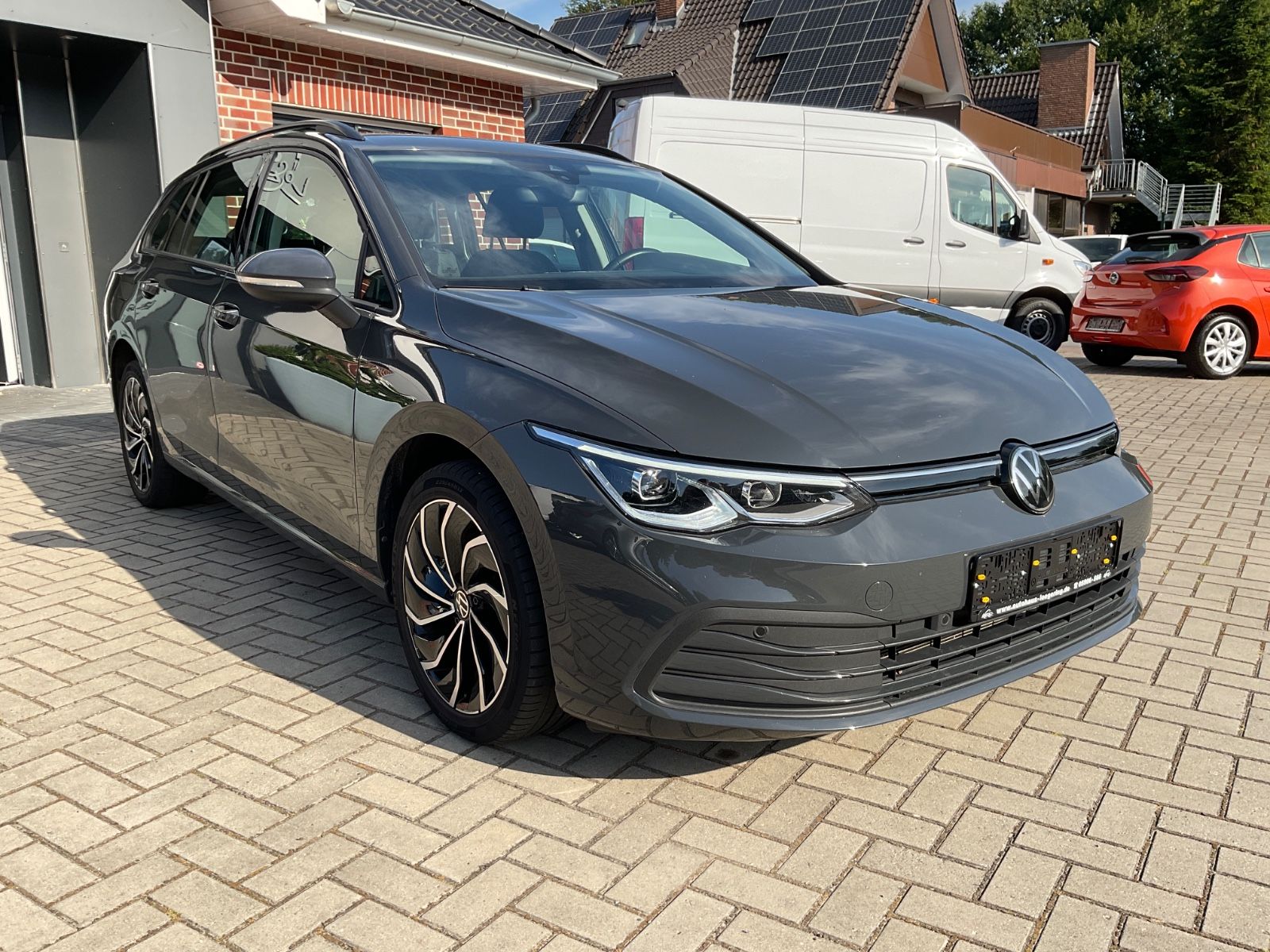 Fahrzeugabbildung Volkswagen Golf 2.0 TDI DSG Life,ACC,CarPlay,LED,Navi