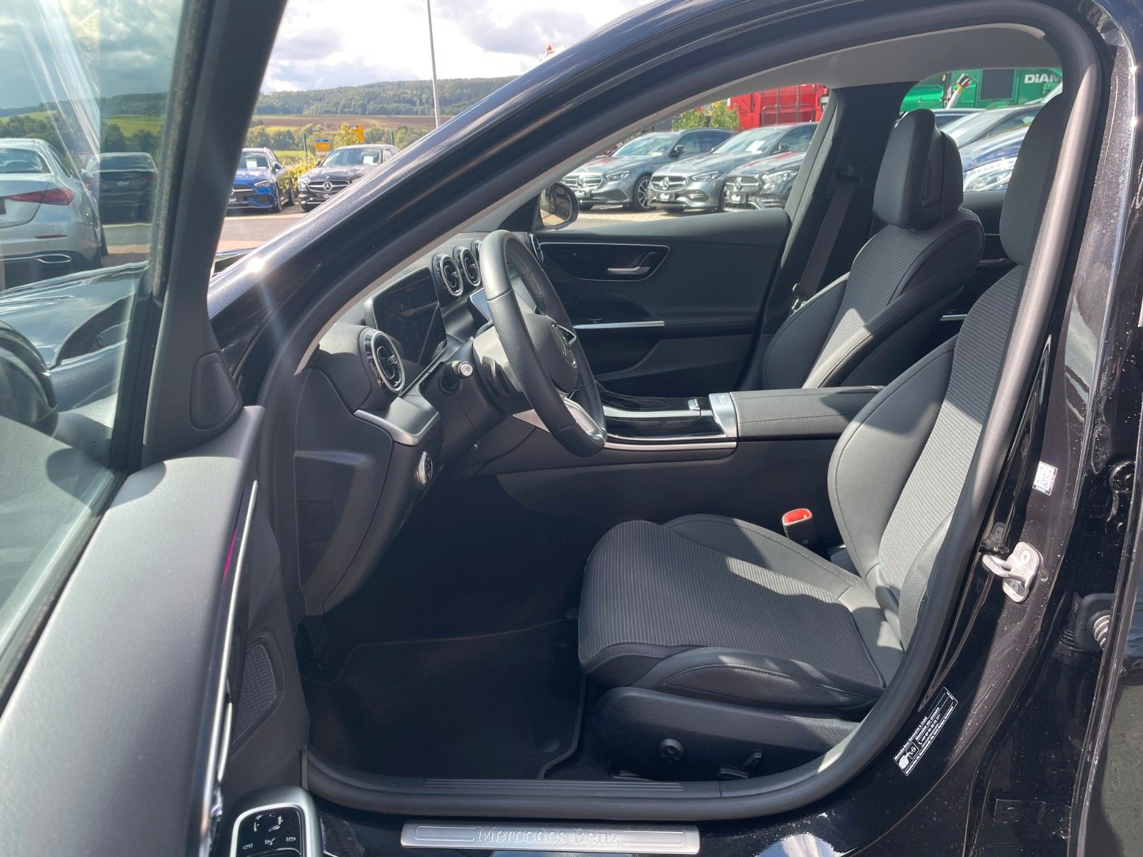 Fahrzeugabbildung Mercedes-Benz C 200 d AVANTGARDE 360°+TOTW+Carplay+Ambiente