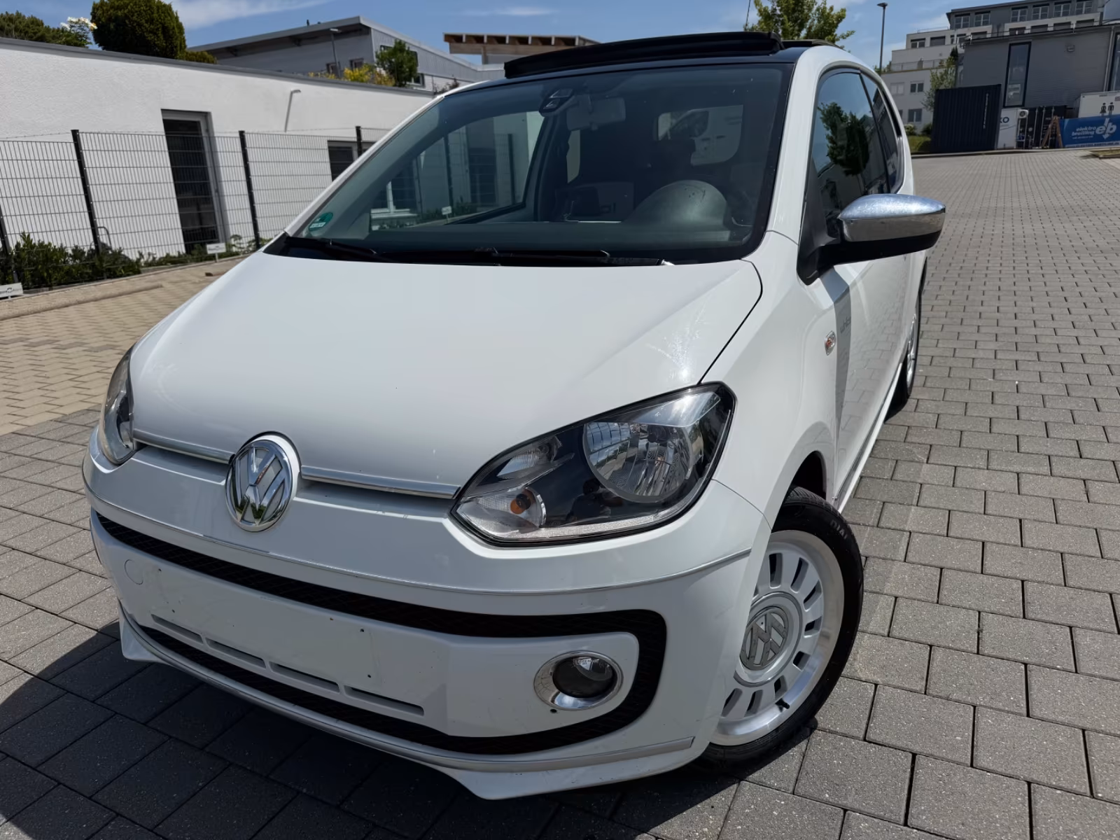 Volkswagen up! high up! PANORAMA*NAVI*LEDER*KLIMA*AHK*
