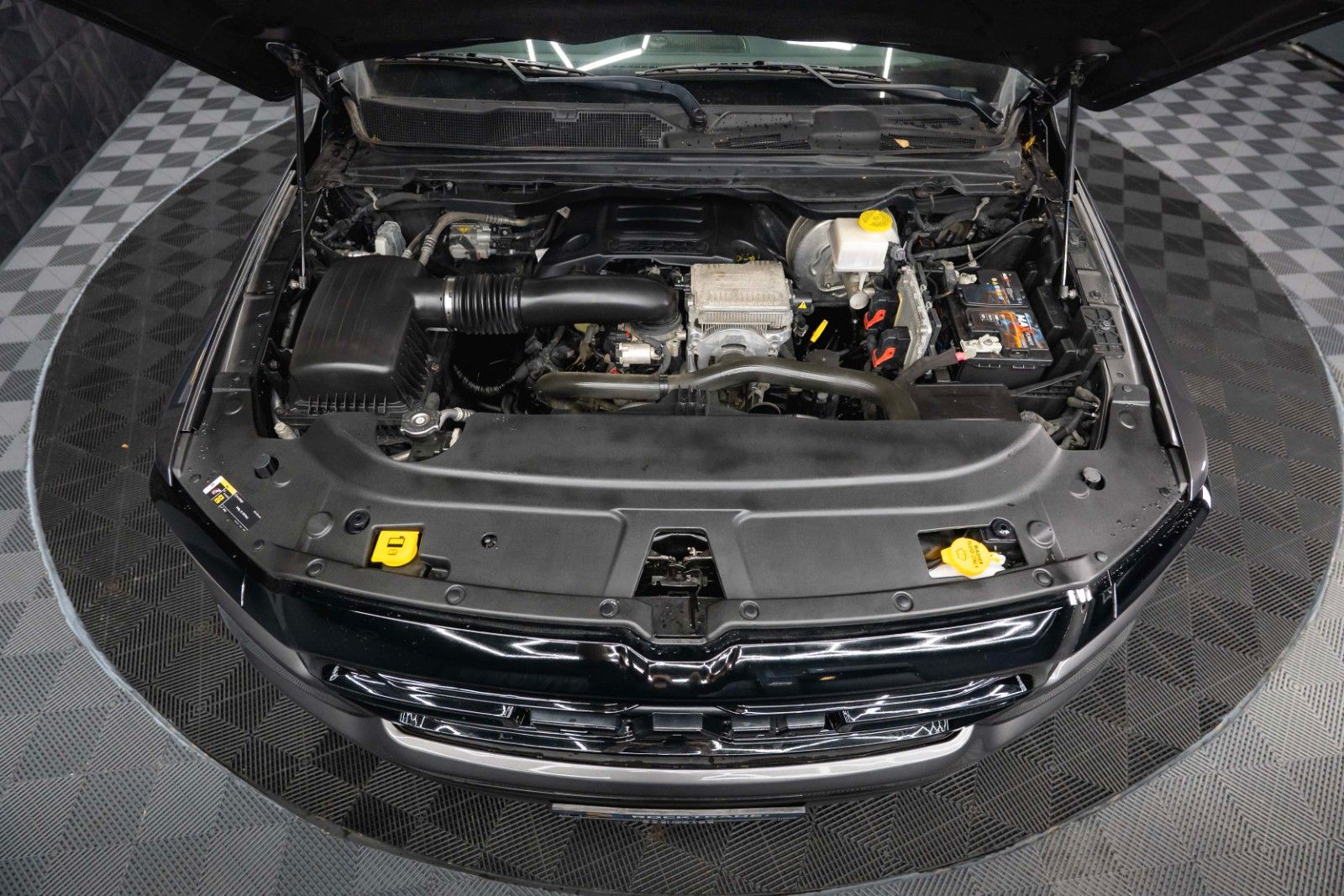 Fahrzeugabbildung Dodge RAM 5.7 V8 HEMI 4x4 OFFROAD NIGHT-Paket LARAMIE