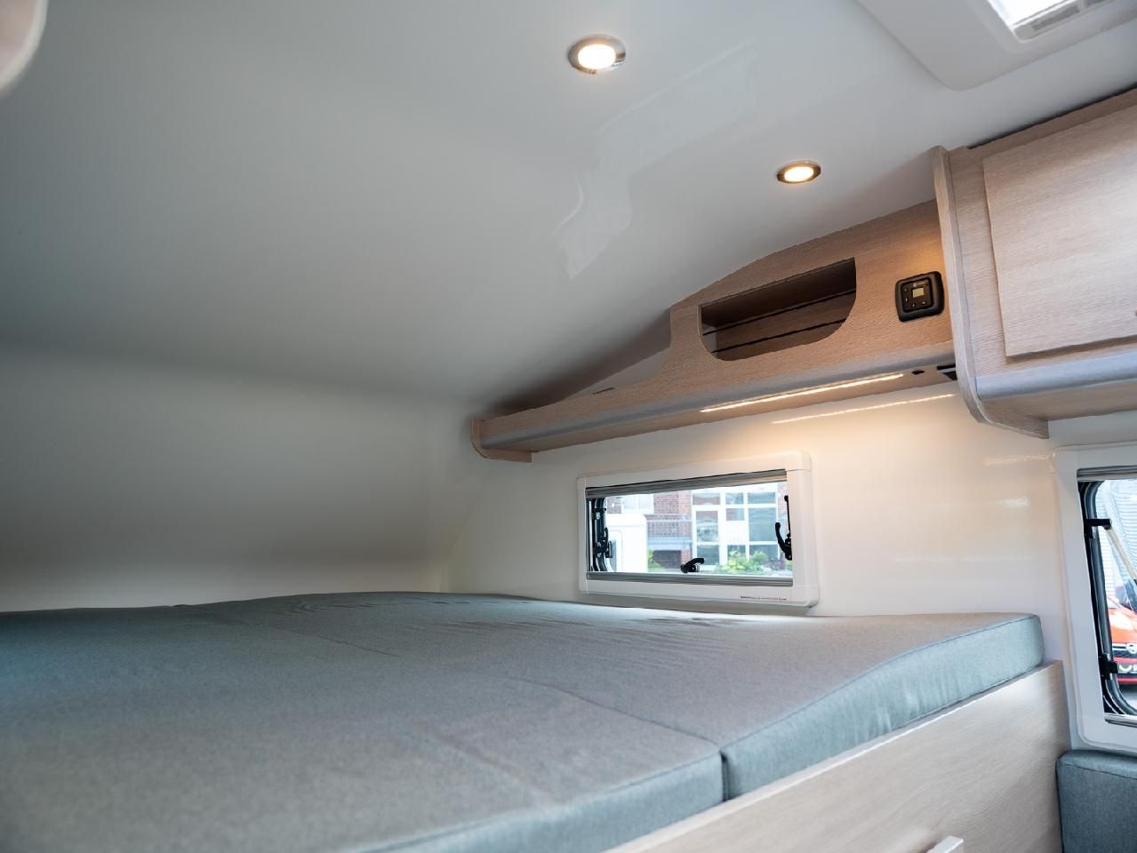 Fahrzeugabbildung Isuzu D-Max Space Cab 4WD LSE mit Dux Camper Wohnkabin