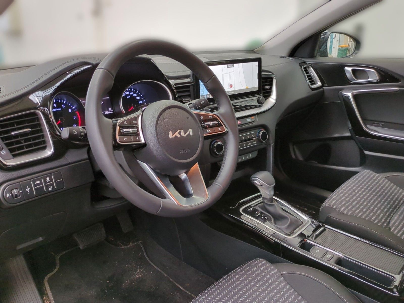 Fahrzeugabbildung Kia CEED_SW 1.5T 140 DCT7 VIS KOMF+ (NAV)