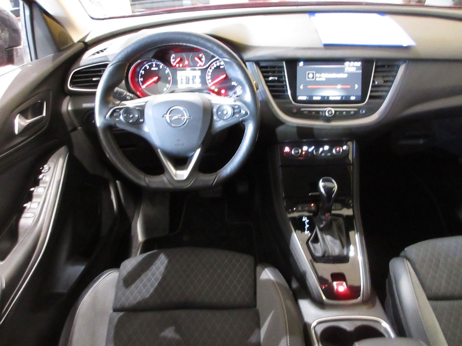 Fahrzeugabbildung Opel Grandland X 1.2T ULTIMATE LED/NAVI/SHZ/LHZ/CAM