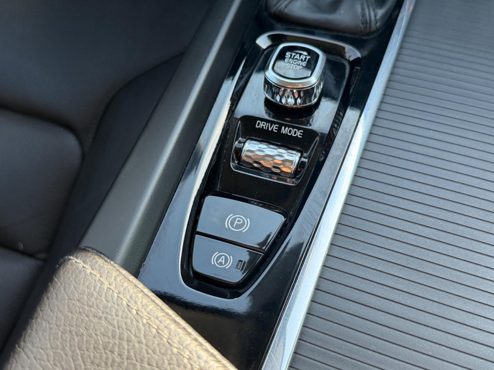 Volvo XC60 Momentum Pro 2WD/Polestar/H&K/PilotAss./Kam