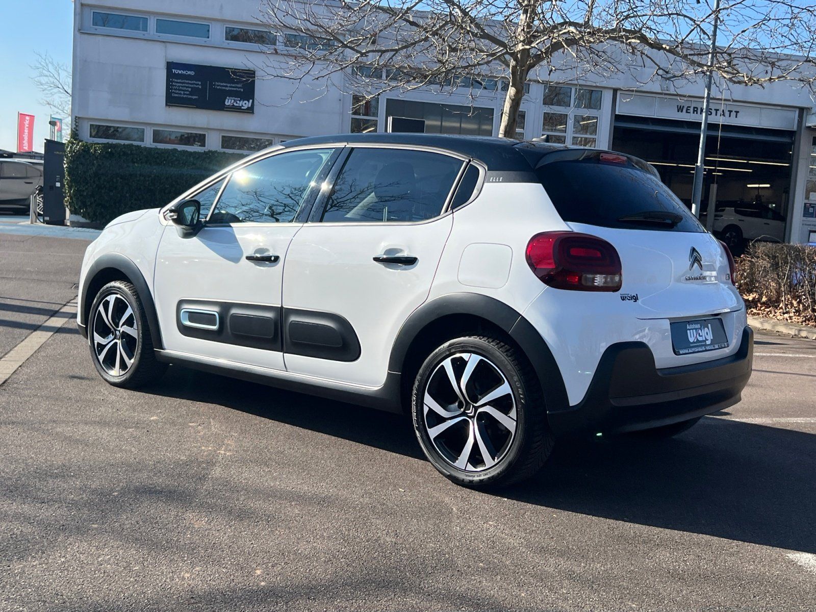 Fahrzeugabbildung Citroën C3 PureTech 110 EAT6 Elle Automatik Sitzheizung