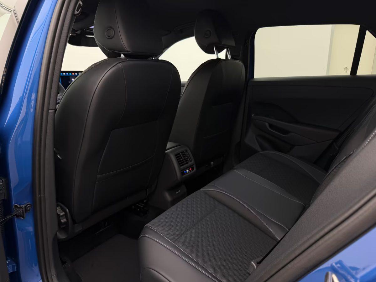 Volkswagen T-Roc 1.5 eTSI DSG R-Line +BLACK-STYLE+CAM+ACC+, миниатюра 15