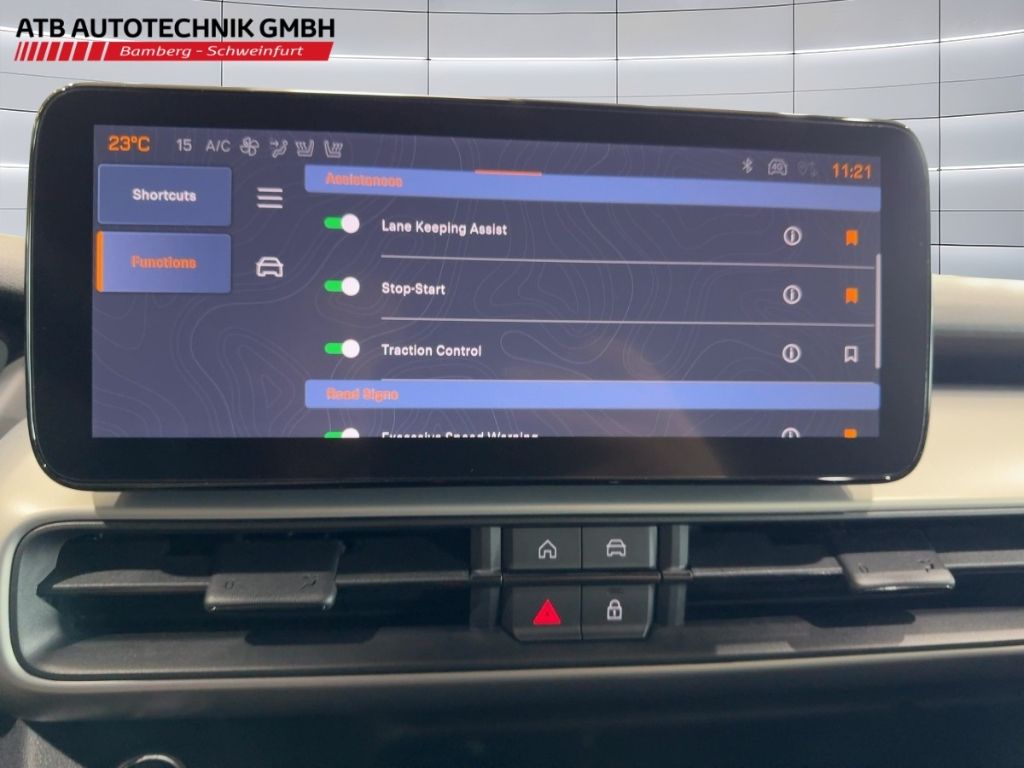 Fahrzeugabbildung Jeep Avenger e-hybrid Black Edition ALLWETTER WINTER