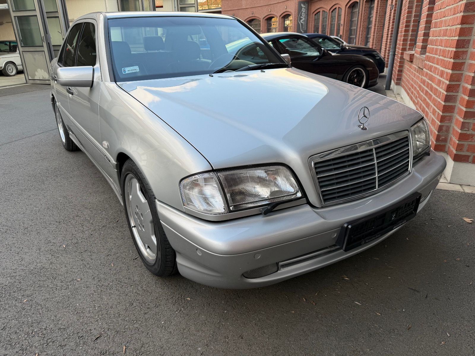 Fahrzeugabbildung Mercedes-Benz C 43 AMG mit Designo, orig. Navi ASP30